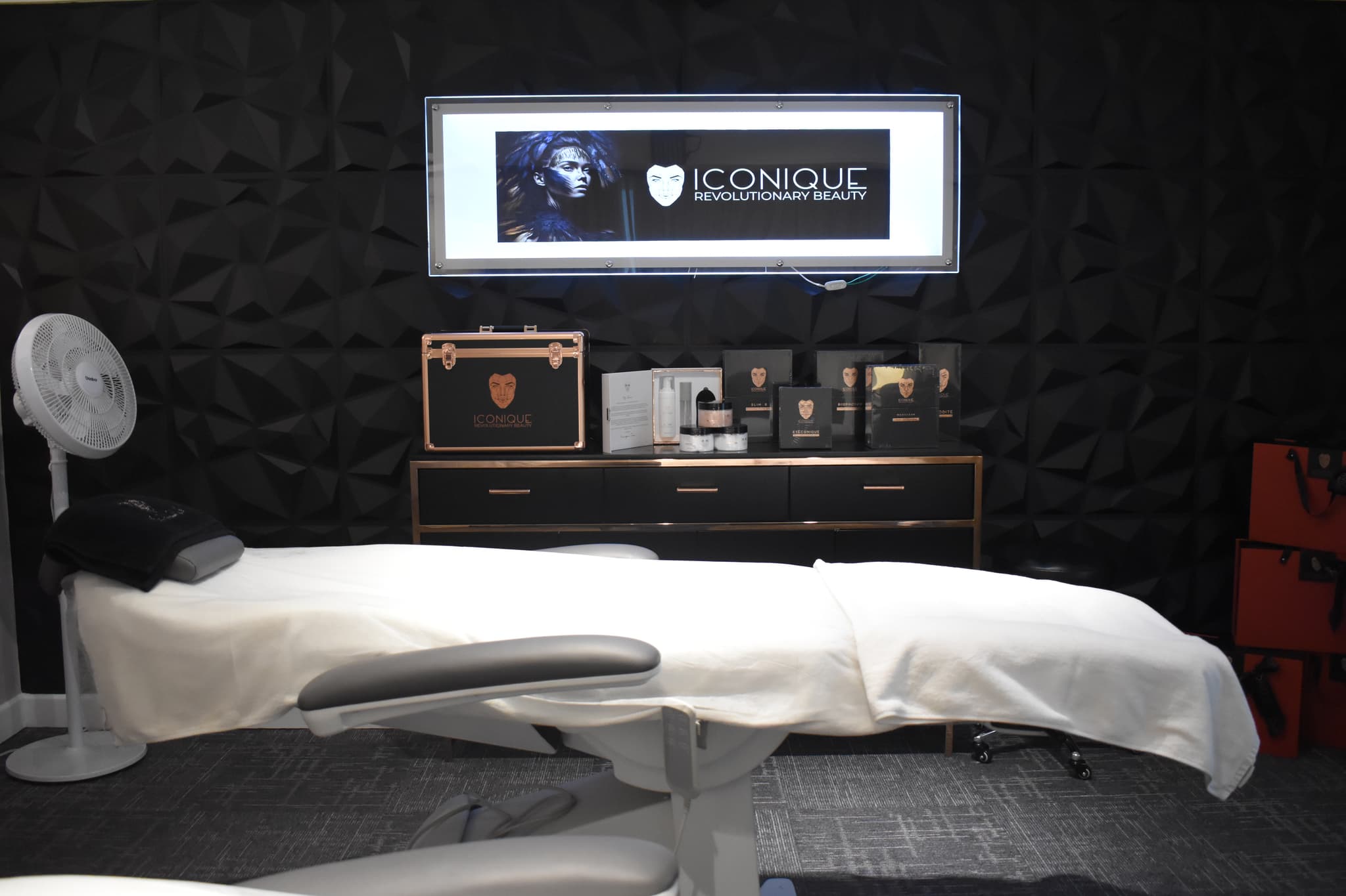 ICONIQUE Clinic - Premium Beauty Center